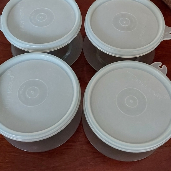 Vintage Tupperware 4 Pudding Parfait Dessert Cups With Pedestals Lids - Picture 2 of 11
